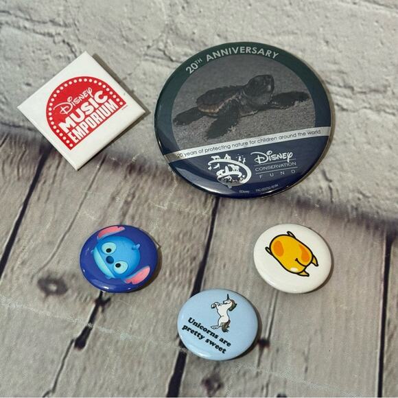 Assorted Lot of Disney Pins - Picture 1 of 2